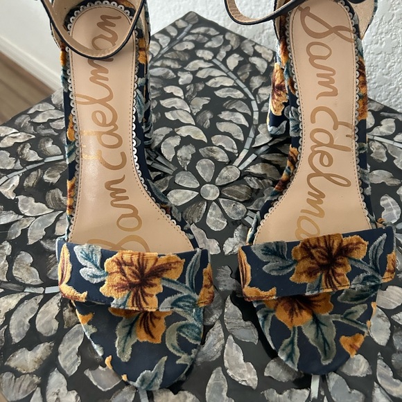 Sam Edelman Yaro Ankle Strap Sandal Heel in Baltic Velvet Fall Floral Block Heel - Picture 4 of 8
